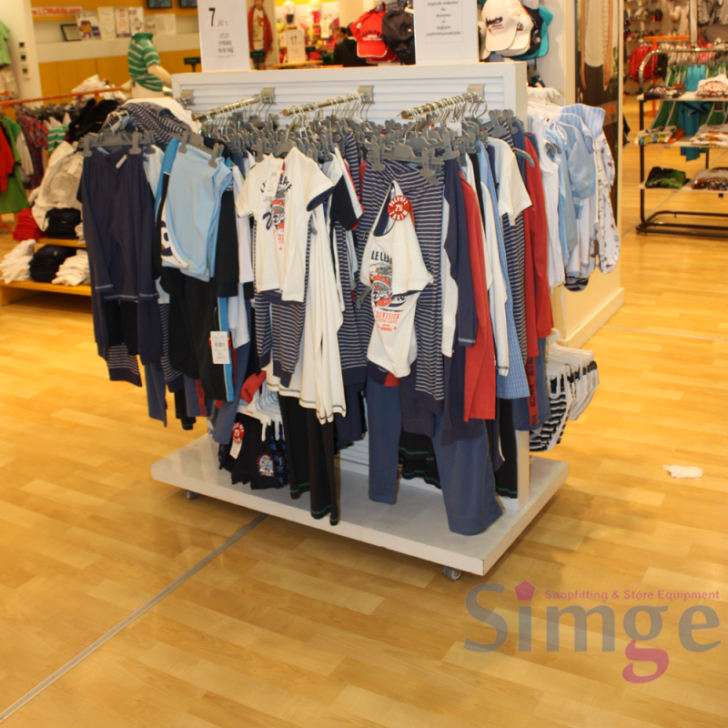 Support de suspension pour magasin de lambris I